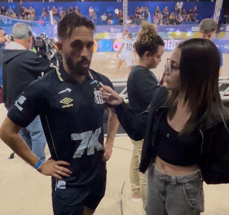 AGORA QUEM DÁ A BOLA É O SANTOS