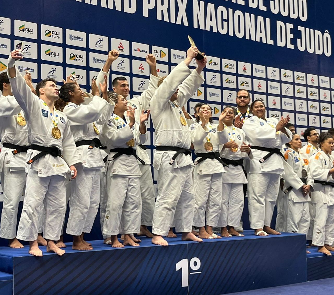 PINHEIROS É CAMPEÃO DO GRAND PRIX NACIONAL DE JUDÔ