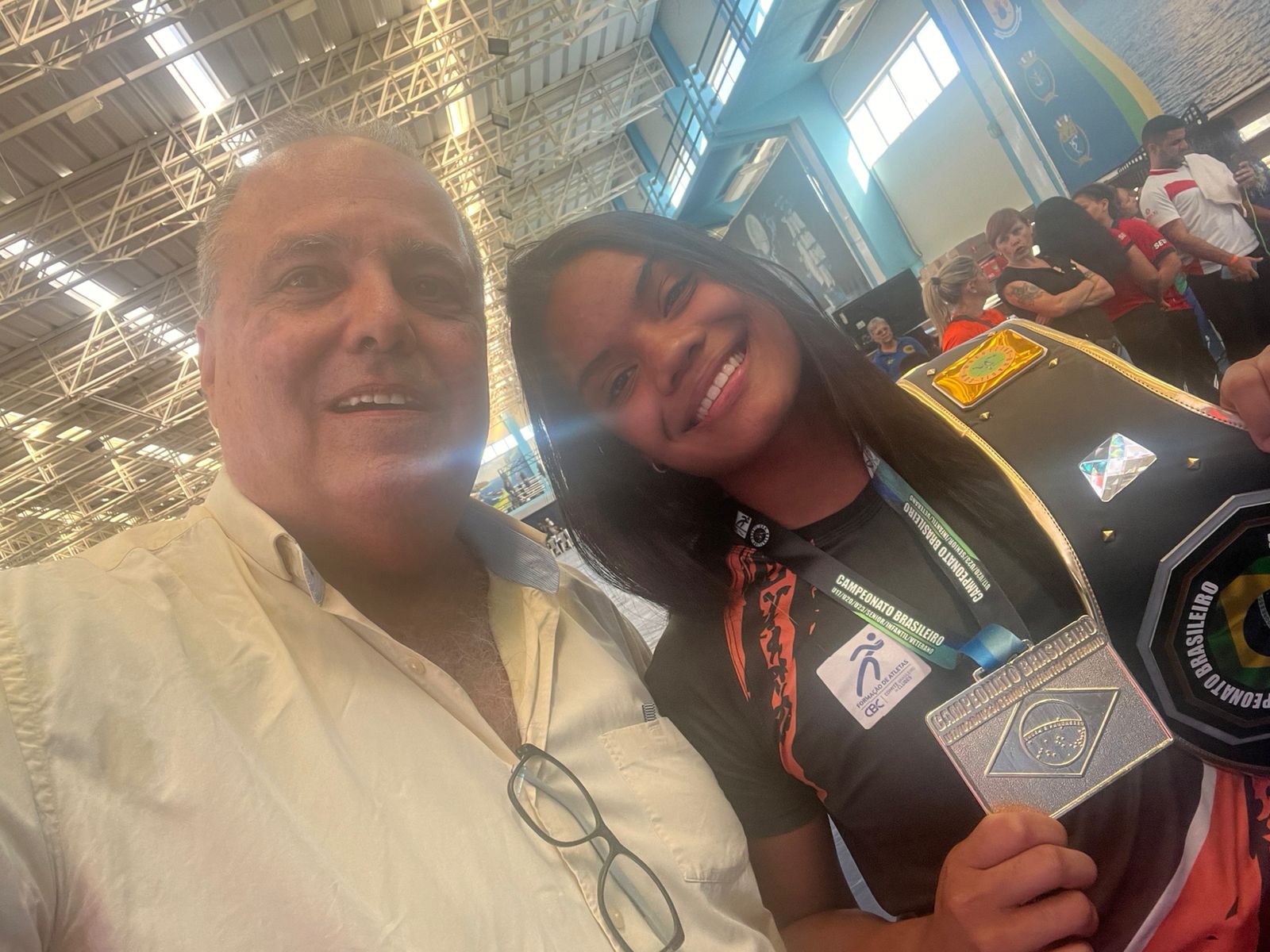 SAMARA SILVA, SOBREVIVENTE DE INCÊNDIO É CAMPEÃ BRASILEIRA DE WRESTLING