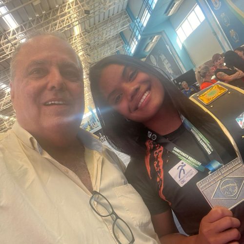 SAMARA SILVA, SOBREVIVENTE DE INCÊNDIO É CAMPEÃ BRASILEIRA DE WRESTLING
